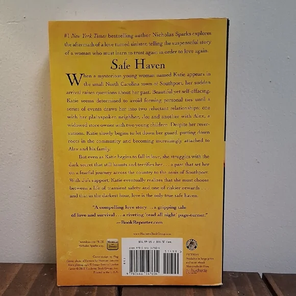 Safe Haven By Nickolas Sparks - Picture 2 of 3